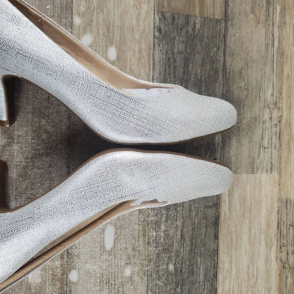 Lifestride Parigi Pump Womens Sz 9.5 W Silver Lover Slip On Closed Toe Heels